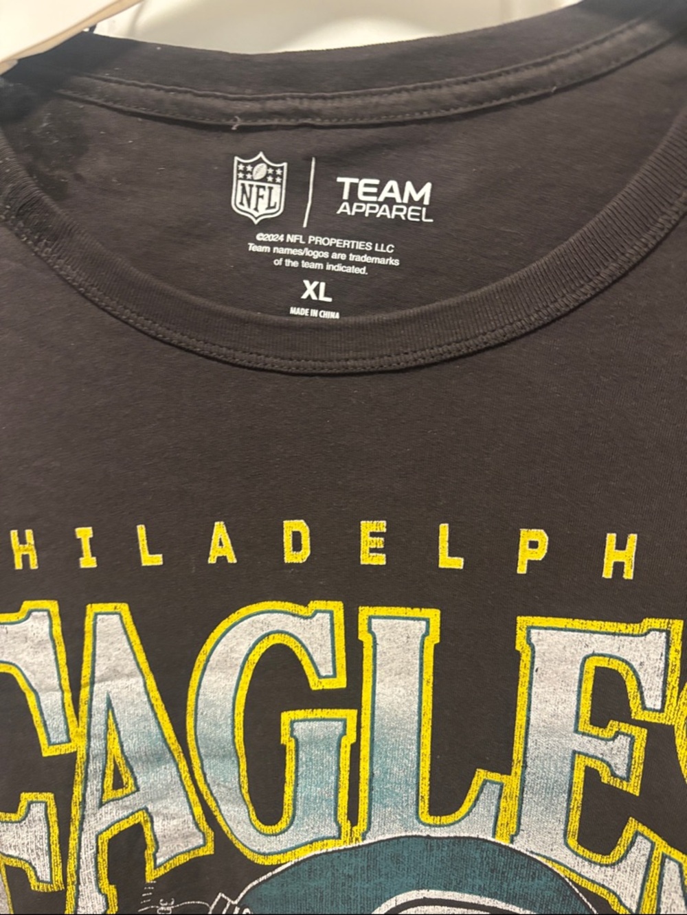 Team Apparel Black Philadelphia Eagles 2017 Champions Graphic Tee - Picture 2 of 8